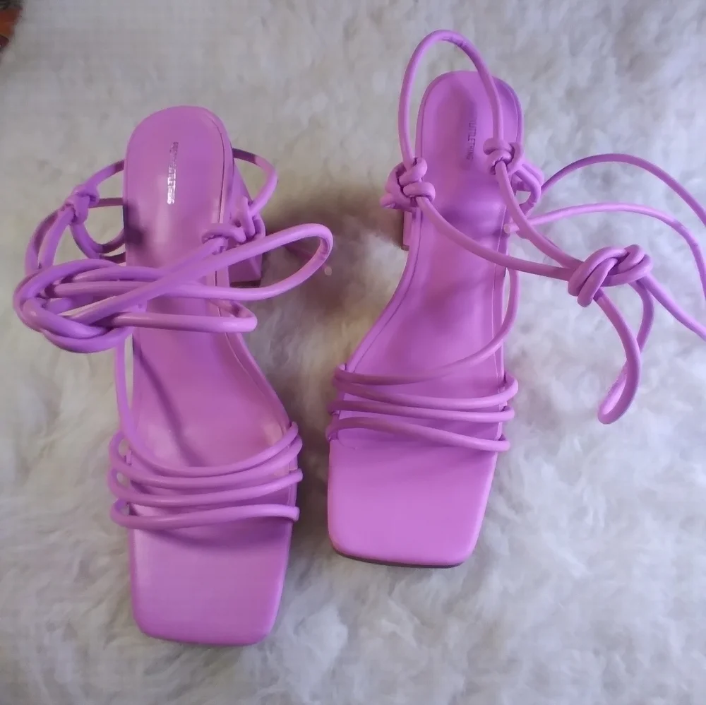 NWT Prettylittlething square toe strappy low block heeled sandals office siren